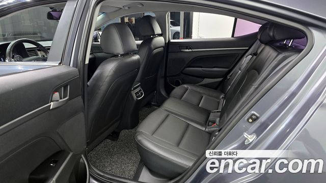 Hyundai AVANTE 2017 — photo 13