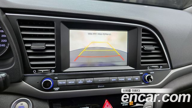 Hyundai AVANTE 2017 — photo 17