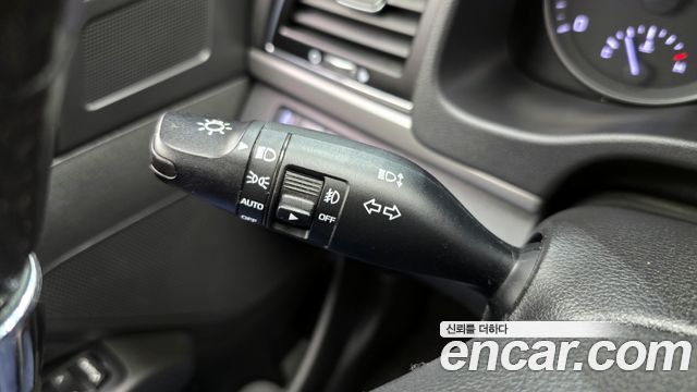 Hyundai AVANTE 2017 — photo 18