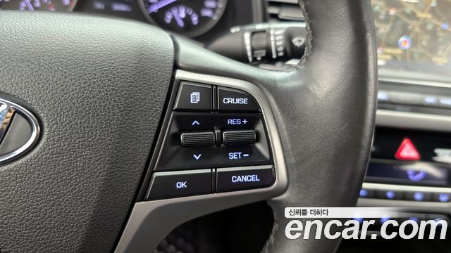 Hyundai AVANTE 2017 — photo 19