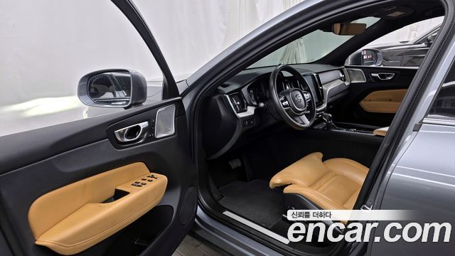 Volvo XC60 2020 — photo 10