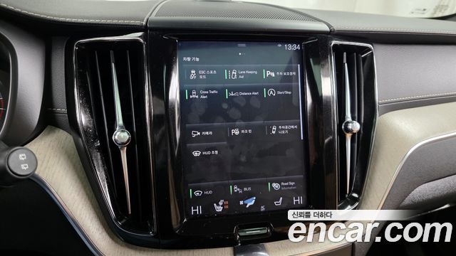 Volvo XC60 2020 — photo 16