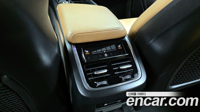 Volvo XC60 2020 — photo 19