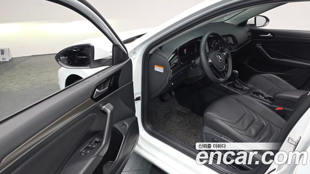 Volkswagen Jetta 2021 — photo 12