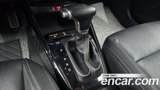 Kia Stonic 2018 — photo 9