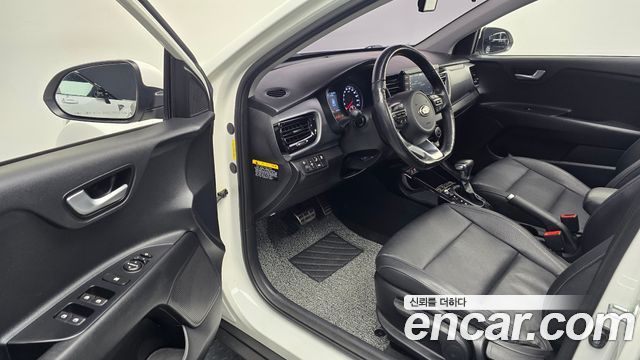 Kia Stonic 2018 — photo 11