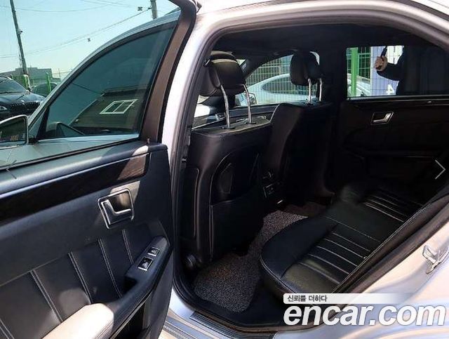 Mercedes-Benz E-Class 2016 — photo 11
