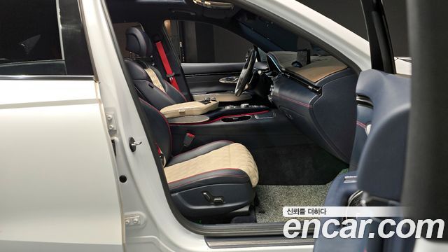 Genesis GV70 2021 — photo 11