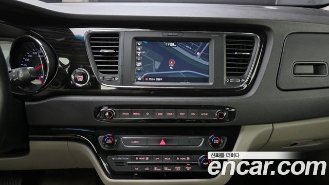Kia Canival 2019 — photo 17