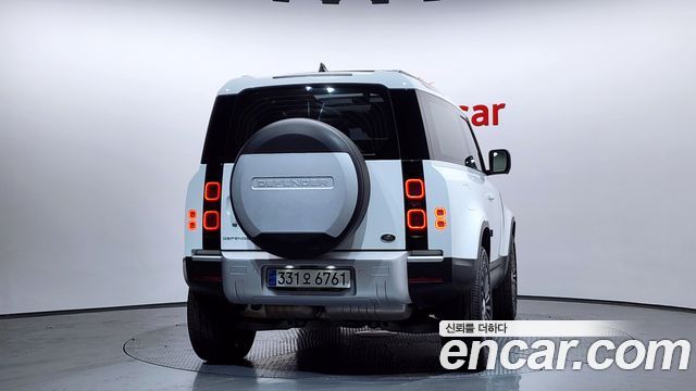 Land Rover Defender 2022 — photo 4