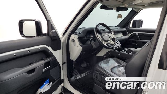Land Rover Defender 2022 — photo 10
