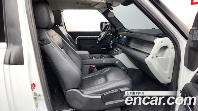 Land Rover Defender 2022 — photo 11
