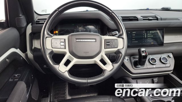 Land Rover Defender 2022 — photo 13