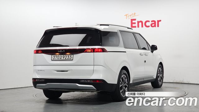 Kia Canival 2023 — photo 2