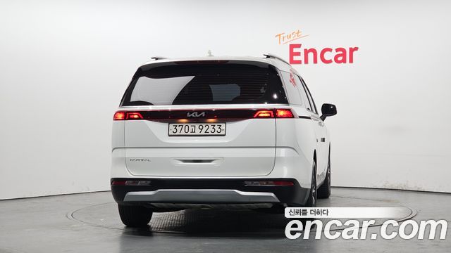 Kia Canival 2023 — photo 4