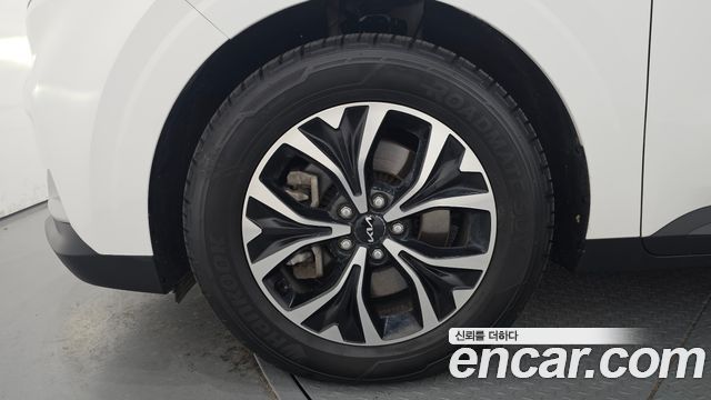 Kia Canival 2023 — photo 5