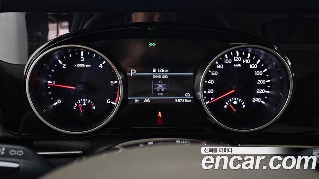 Kia Canival 2023 — photo 8