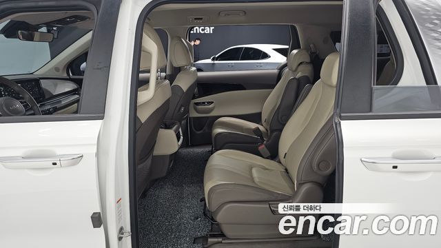 Kia Canival 2023 — photo 12