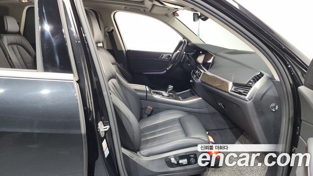 BMW X5 2021 — photo 11