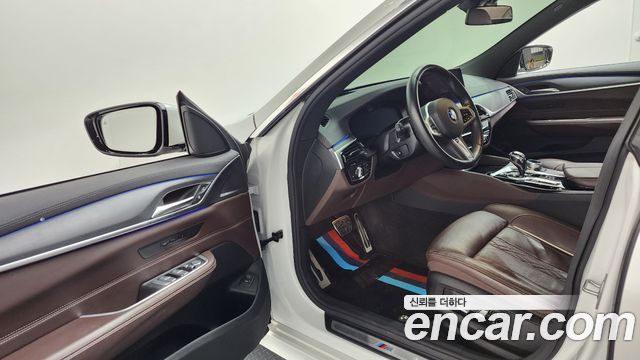 BMW Gran Turismo 2022 — photo 10
