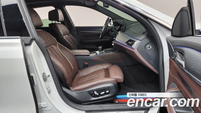 BMW Gran Turismo 2022 — photo 11