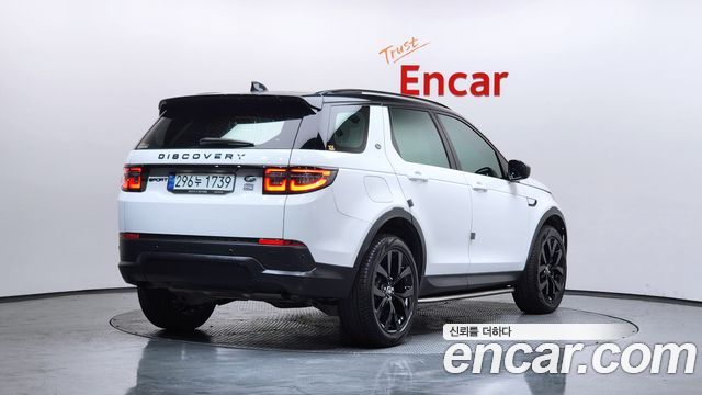 Land Rover Discovery Sport 2023 — photo 2