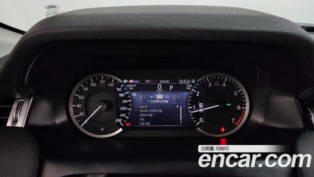 Land Rover Discovery Sport 2023 — photo 8