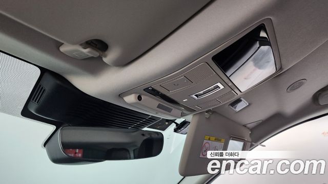 Land Rover Discovery Sport 2023 — photo 17