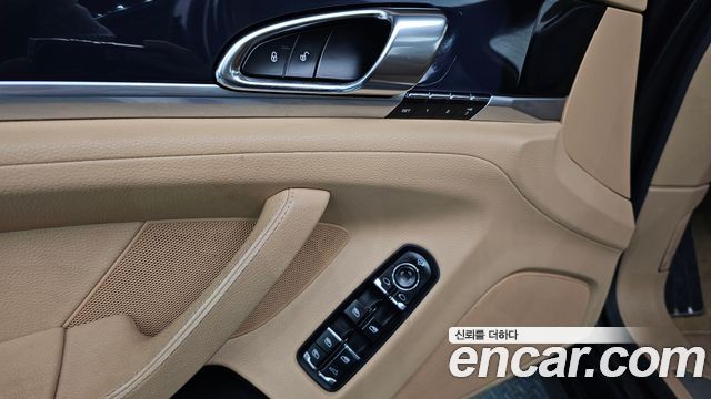 Porsche Panamera 2014 — photo 17