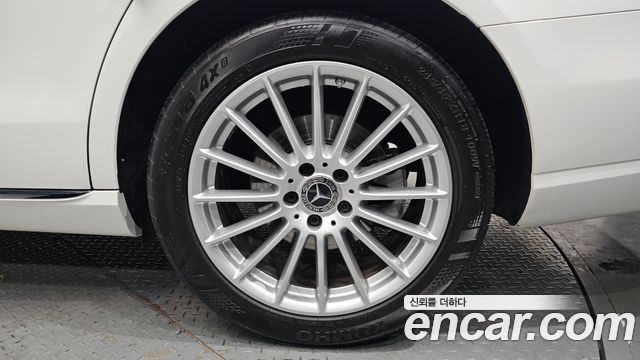 Mercedes-Benz E-Class 2021 — photo 5