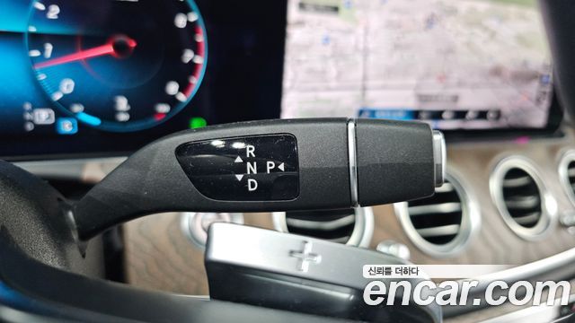 Mercedes-Benz E-Class 2021 — photo 9