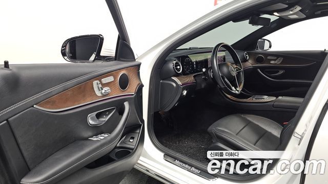 Mercedes-Benz E-Class 2021 — photo 10
