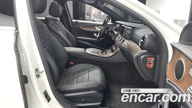 Mercedes-Benz E-Class 2021 — photo 11