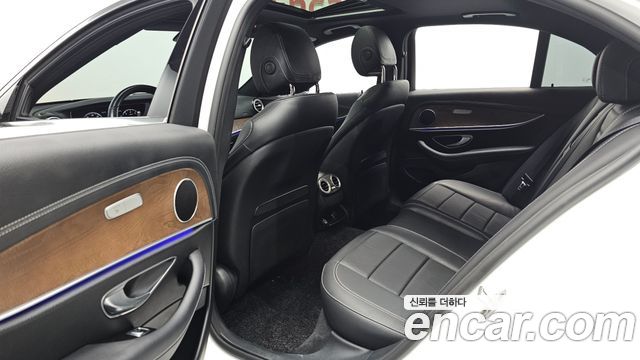 Mercedes-Benz E-Class 2021 — photo 12