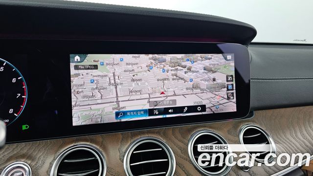 Mercedes-Benz E-Class 2021 — photo 14