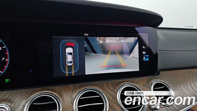 Mercedes-Benz E-Class 2021 — photo 15