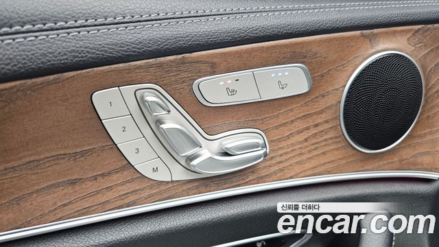 Mercedes-Benz E-Class 2021 — photo 16