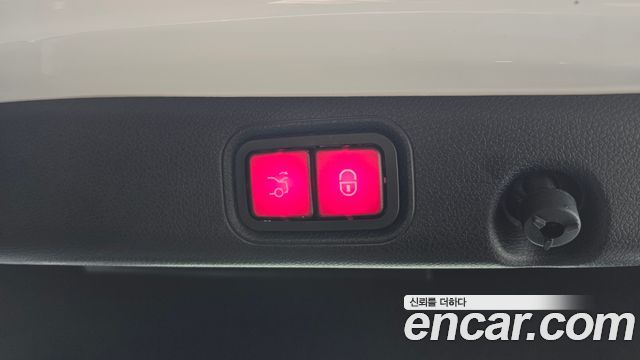 Mercedes-Benz E-Class 2021 — photo 19