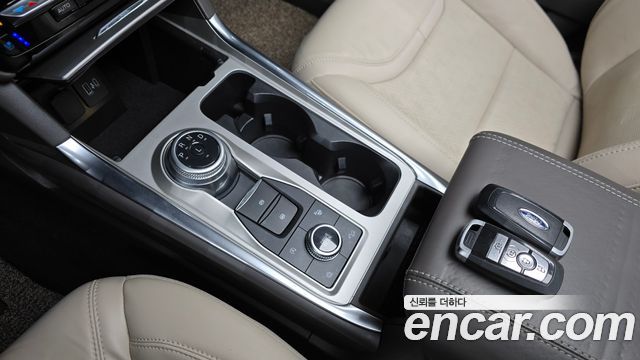 Ford Explorer 2022 — photo 9