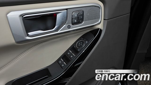 Ford Explorer 2022 — photo 17