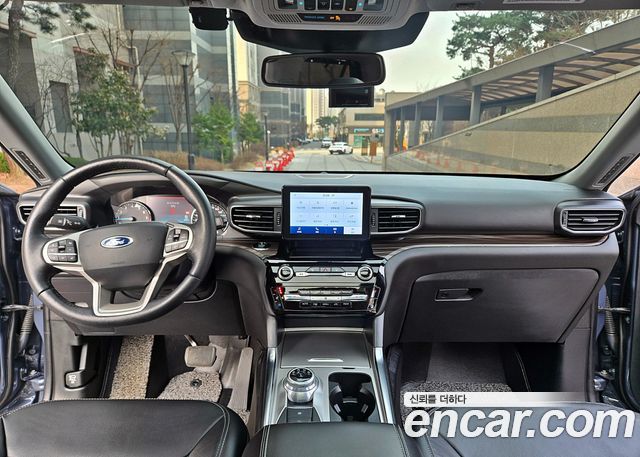 Ford Explorer 2021 — photo 10
