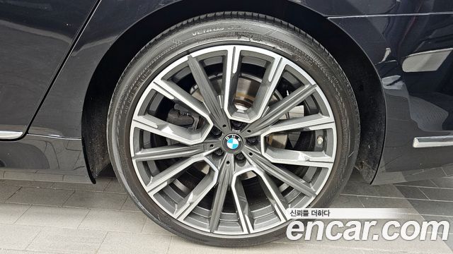 BMW 7-Series 2021 — photo 5