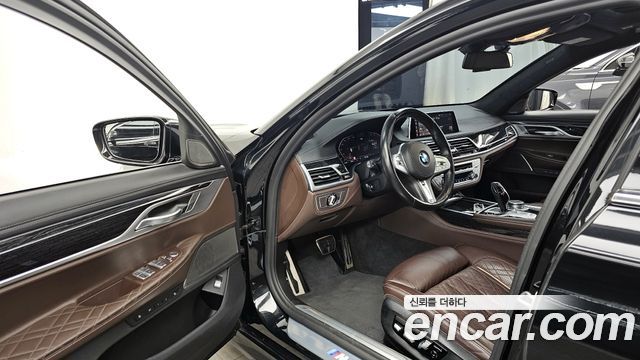 BMW 7-Series 2021 — photo 10