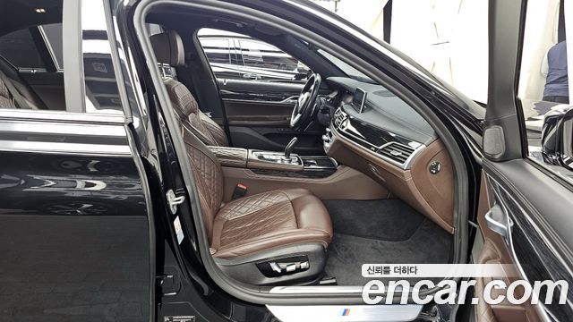 BMW 7-Series 2021 — photo 11