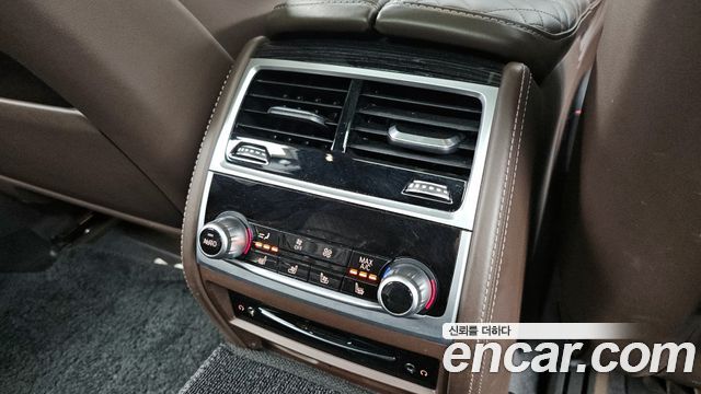 BMW 7-Series 2021 — photo 19