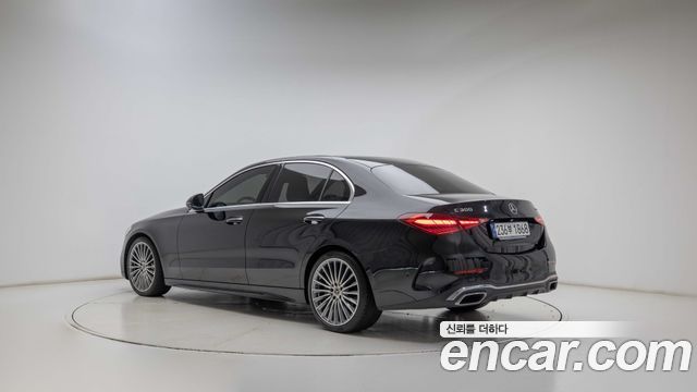 Mercedes-Benz C-Class 2023 — photo 2