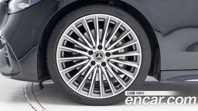 Mercedes-Benz C-Class 2023 — photo 5