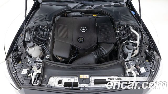 Mercedes-Benz C-Class 2023 — photo 12