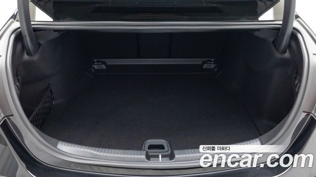 Mercedes-Benz C-Class 2023 — photo 18