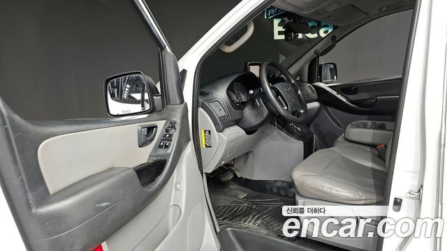 Hyundai Starex 2017 — photo 11